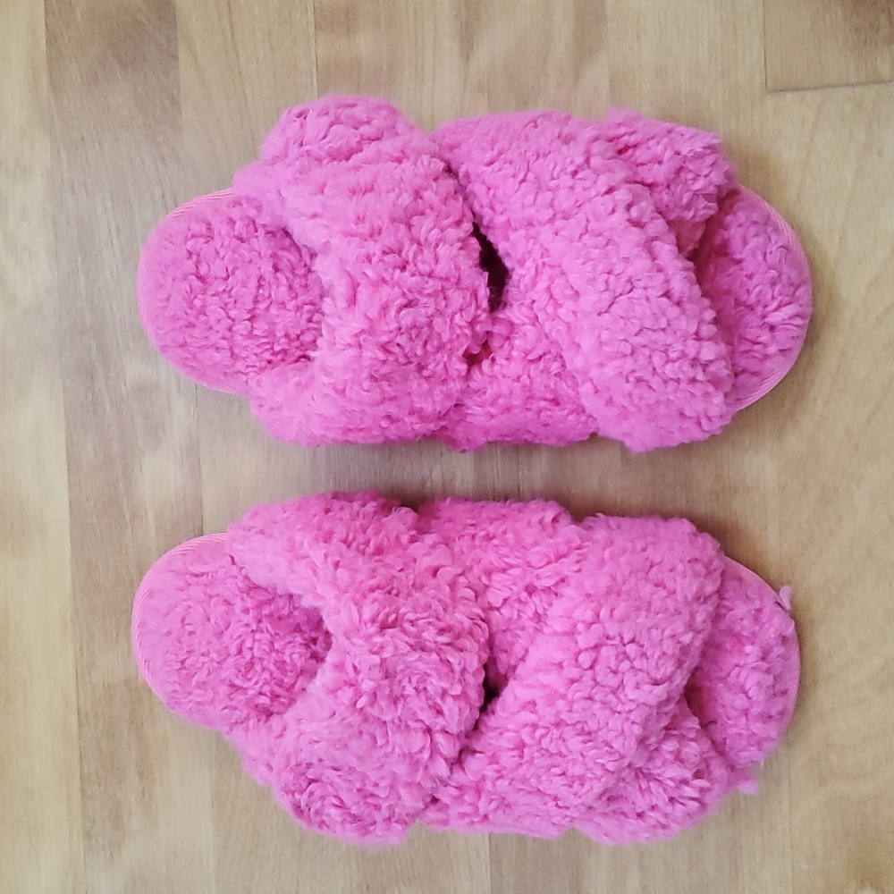 Bright pink cozy slippers by Gaahuu size S